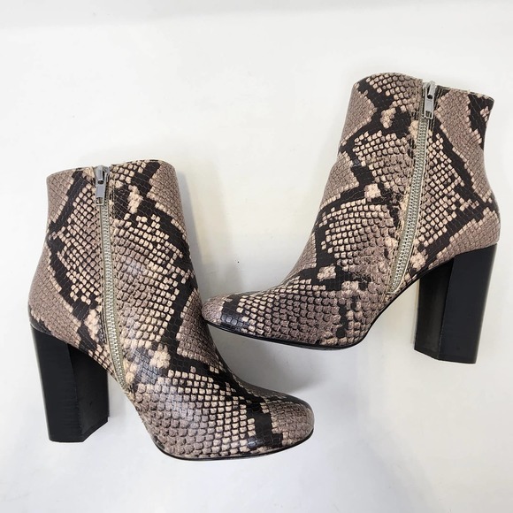 Steve Madden Pixie Gray Snake Print Faux Leather Ankle Boots 6.5 M Stacked Heel - Picture 7 of 8